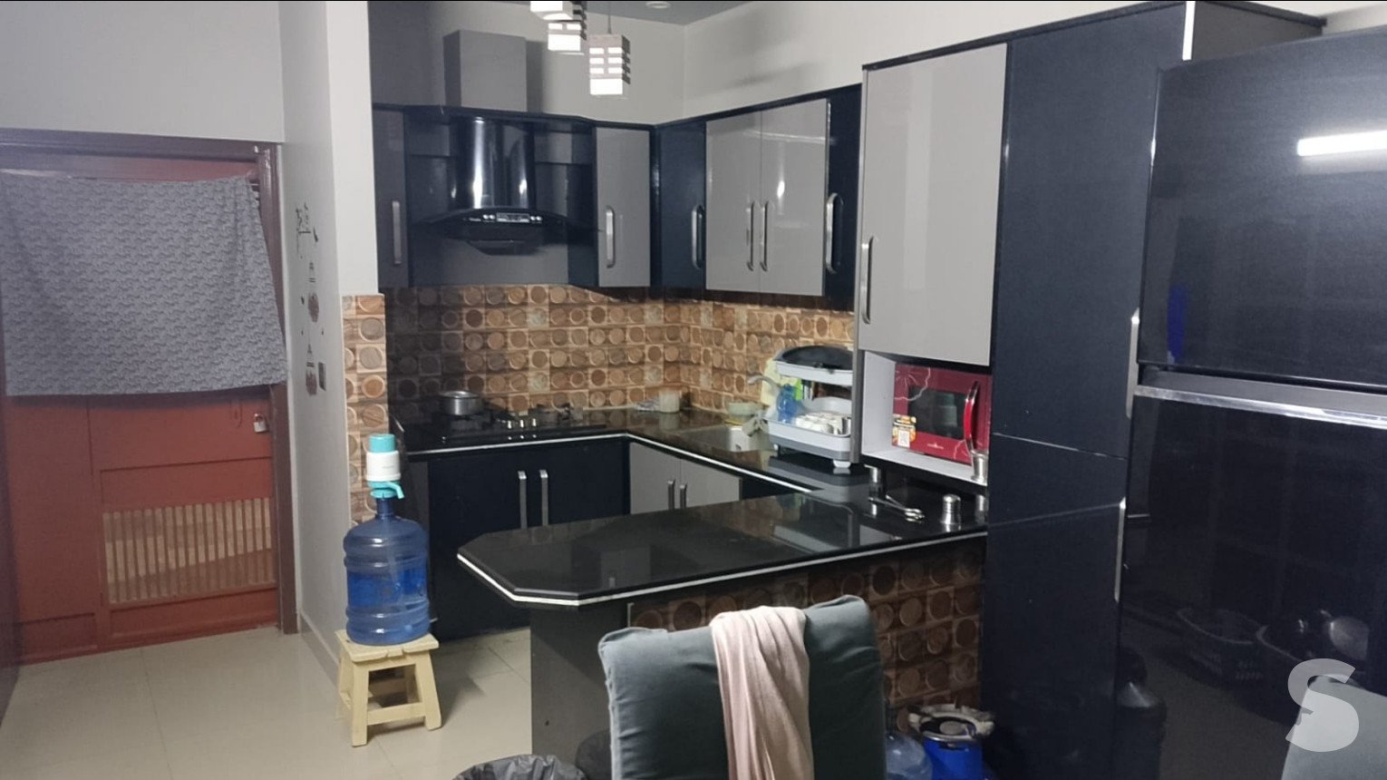 900 sq/ft flat Gulshan e Iqbal 13D2